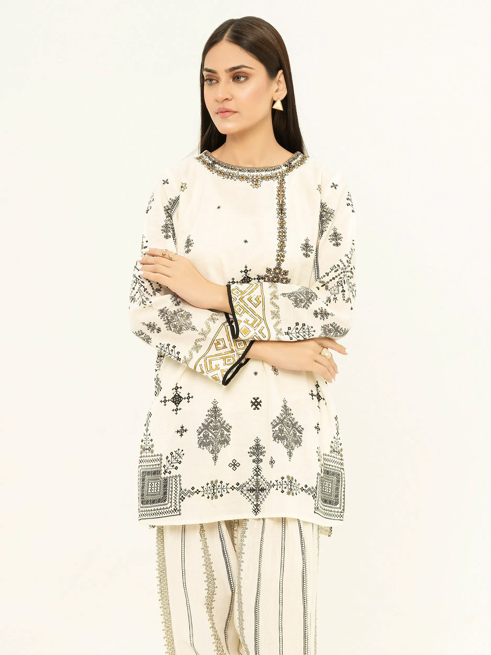 2 Piece Khaddar Suit-Embroidered (Pret)