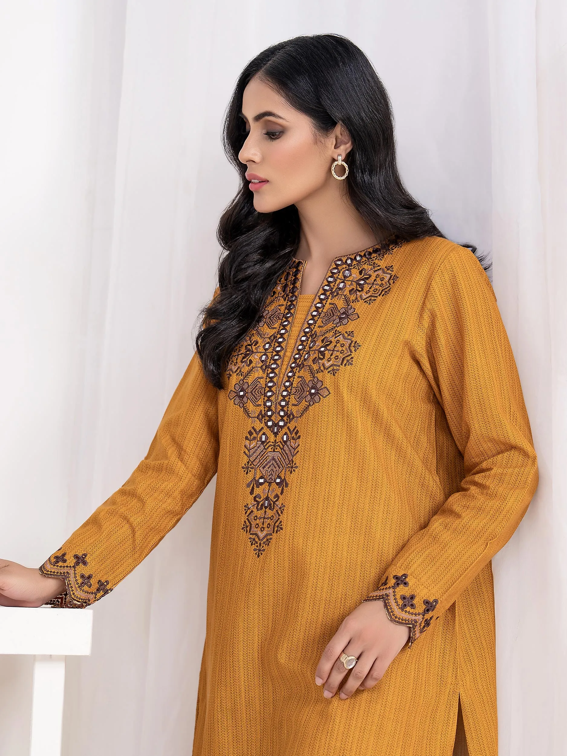 2 Piece Khaddar Suit-Embroidered (Unstitched)