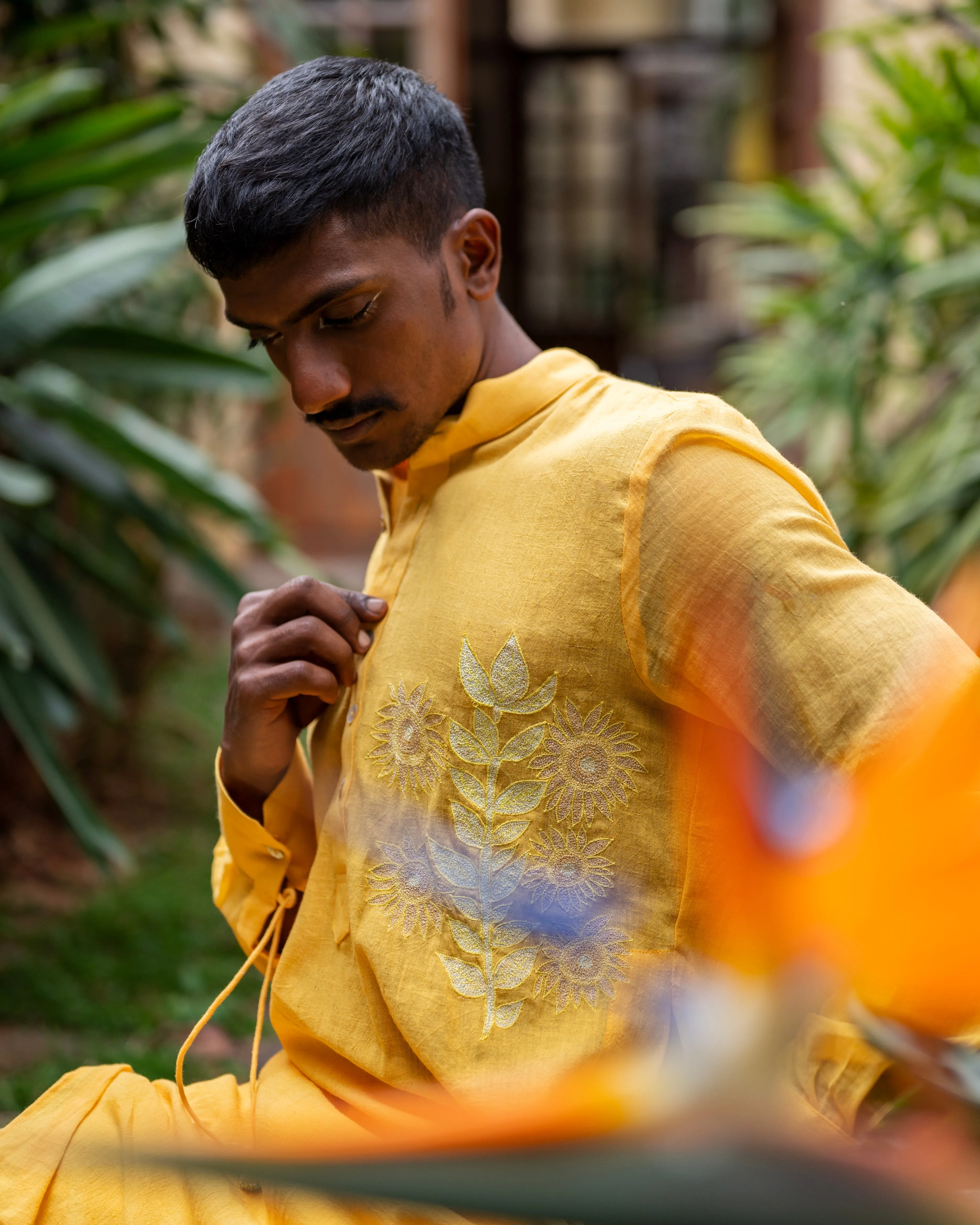 Cotton Kurta with embroidered sunflower motif