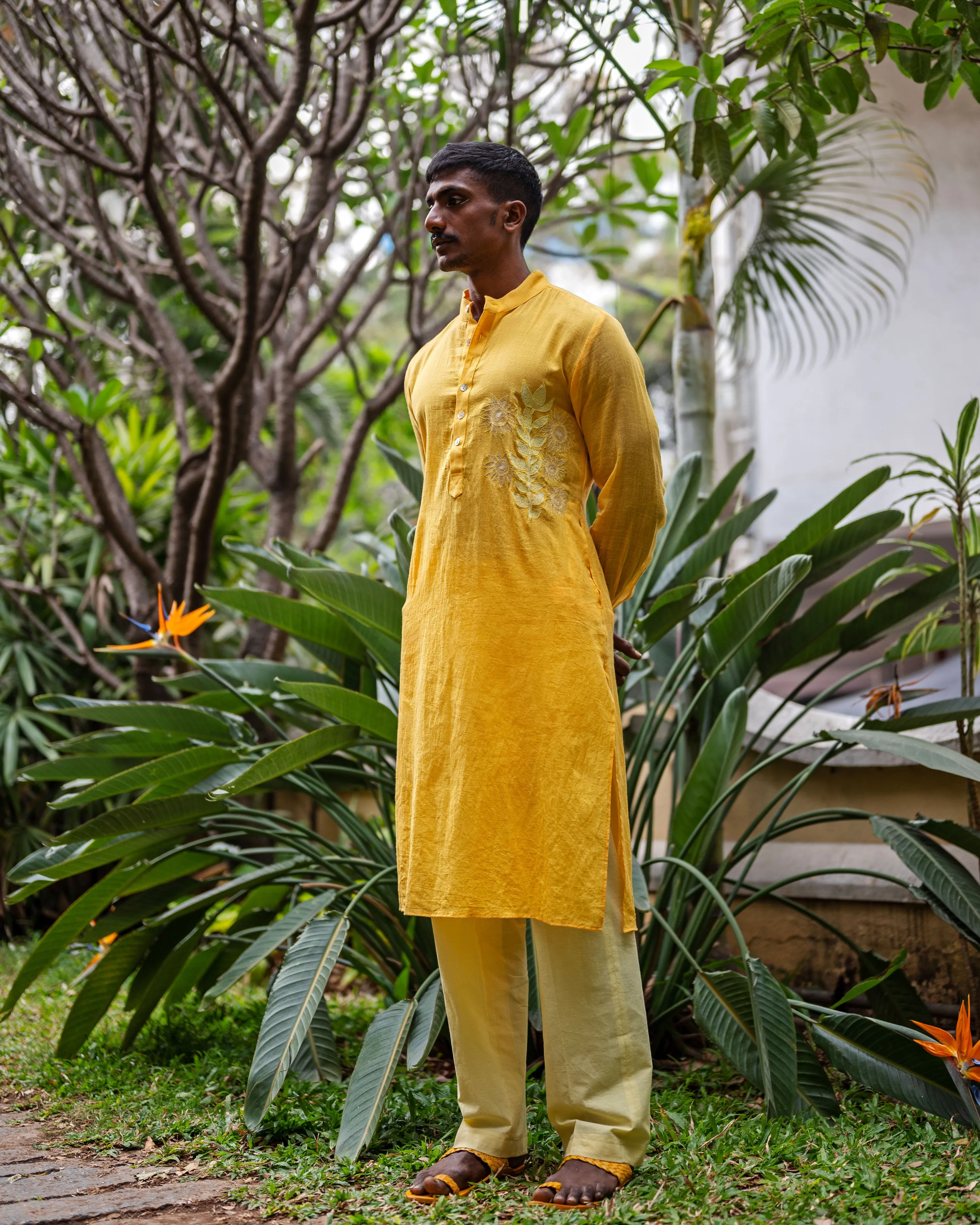 Cotton Kurta with embroidered sunflower motif