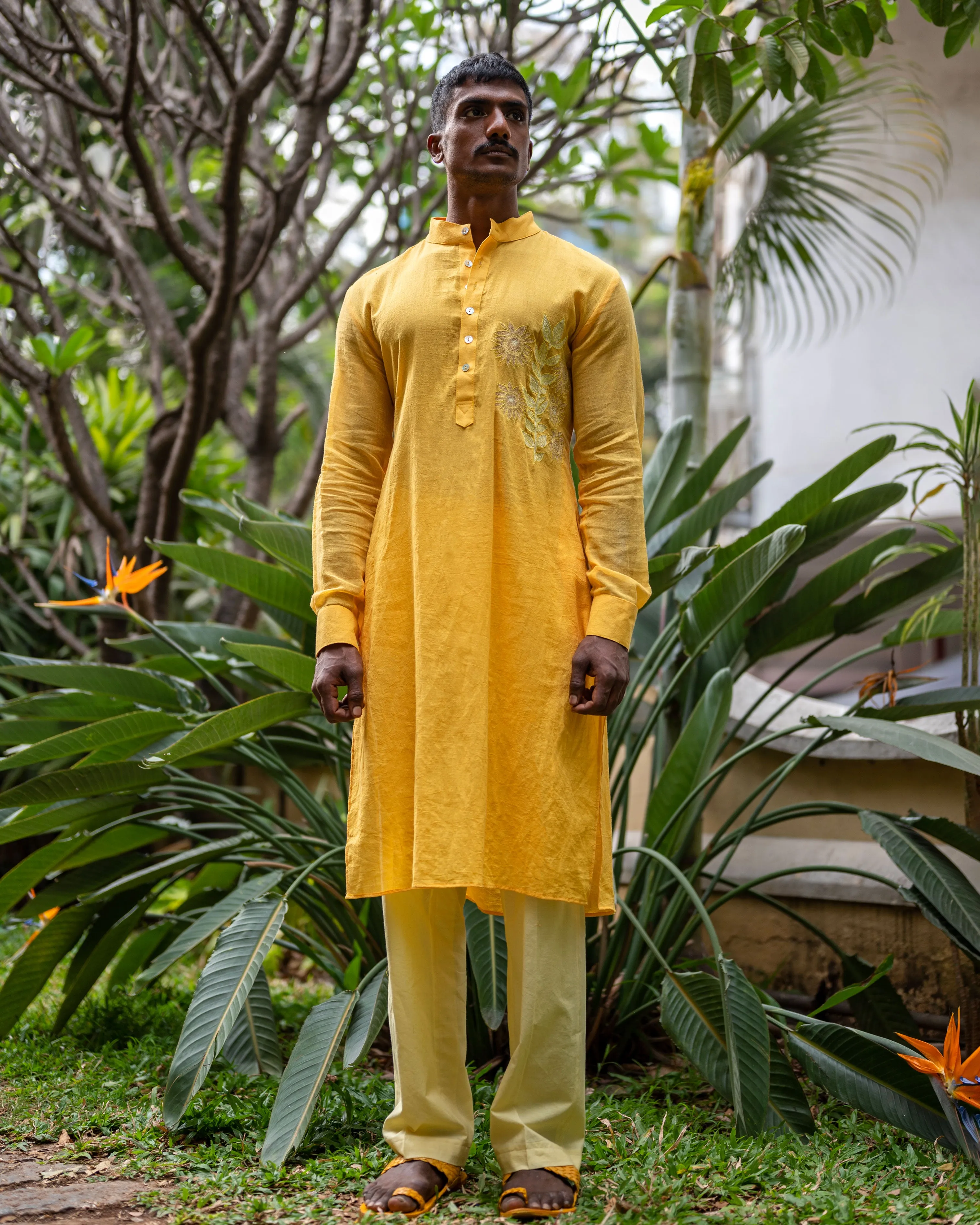 Cotton Kurta with embroidered sunflower motif