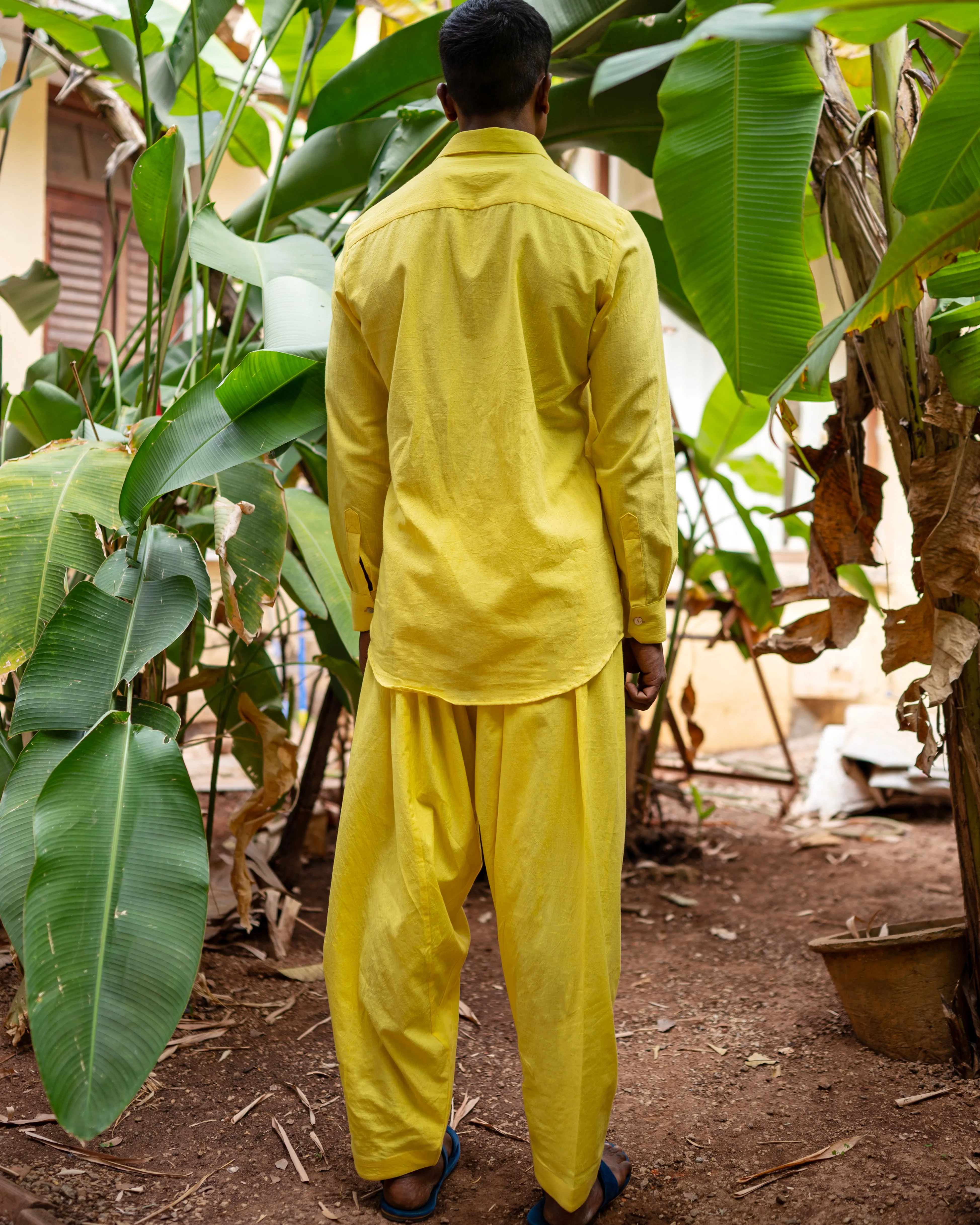 Cotton shirt with embroidered sunflower motif