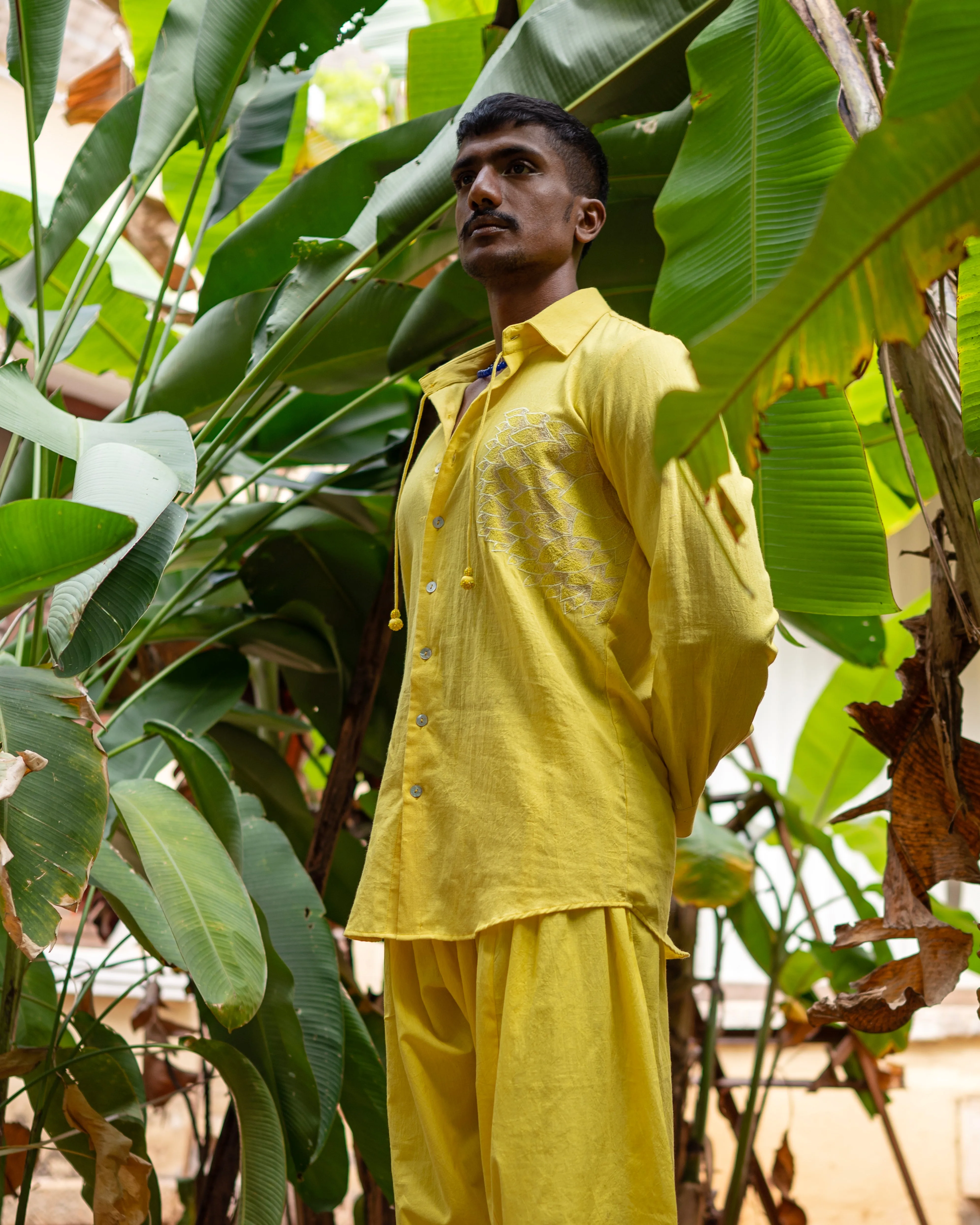 Cotton shirt with embroidered sunflower motif