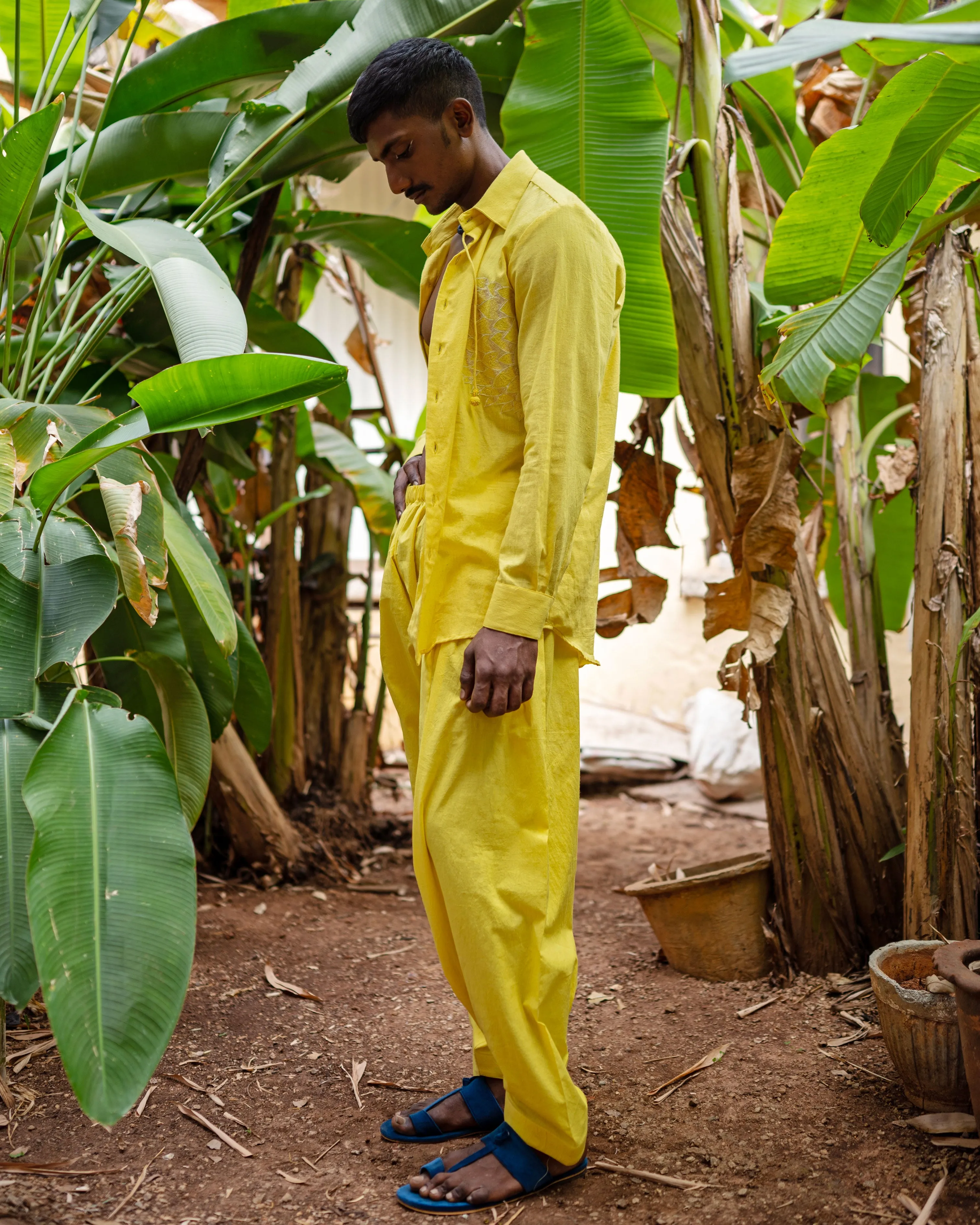 Cotton shirt with embroidered sunflower motif