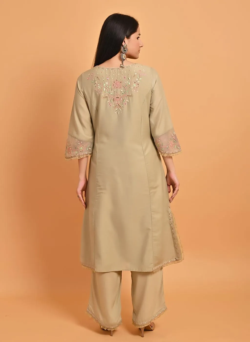 Green Silk Kurta Set with Elegant Embroidery