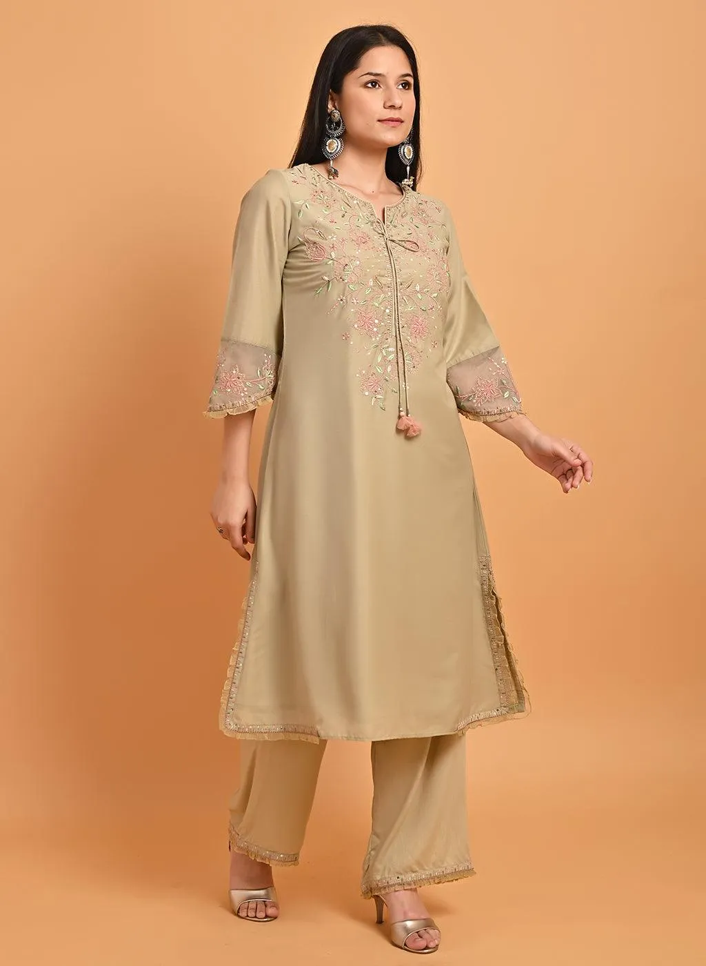 Green Silk Kurta Set with Elegant Embroidery