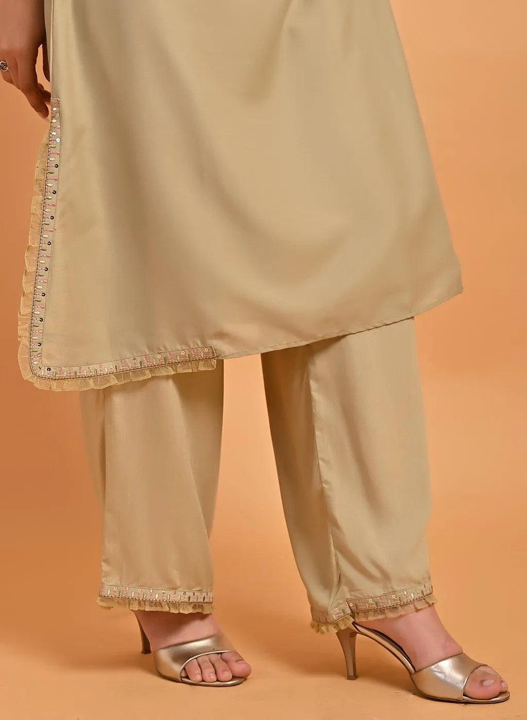 Green Silk Kurta Set with Elegant Embroidery