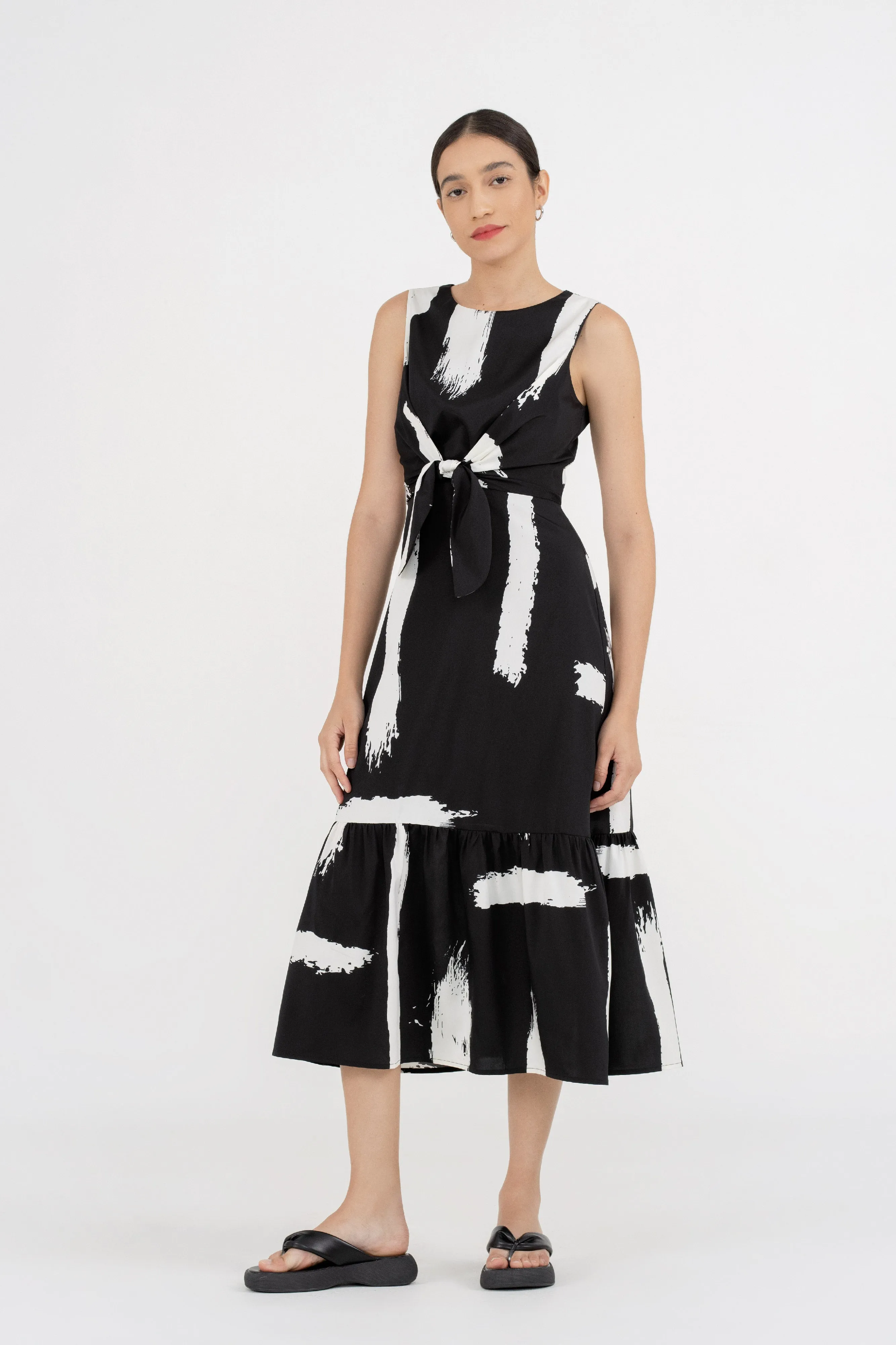 Jayde Front Tie Patterned Dress in Elegant Black